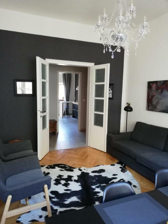 Luxury Old Town Apartment بولا المظهر الخارجي الصورة